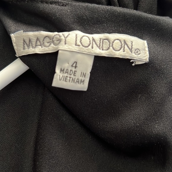 Long sleeve, calf length dress - Picture 5 of 7